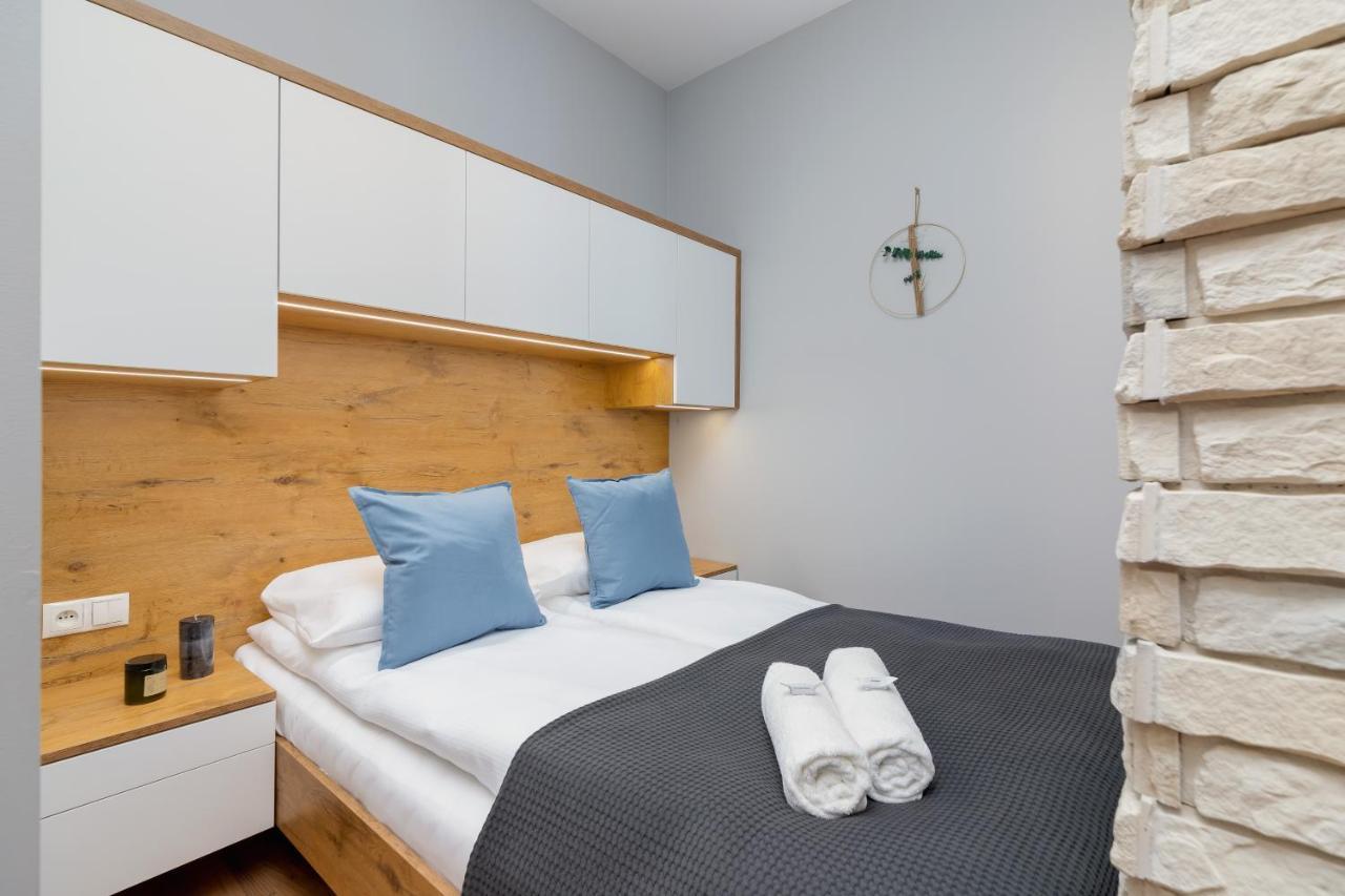 Trendy By Renters Apartament