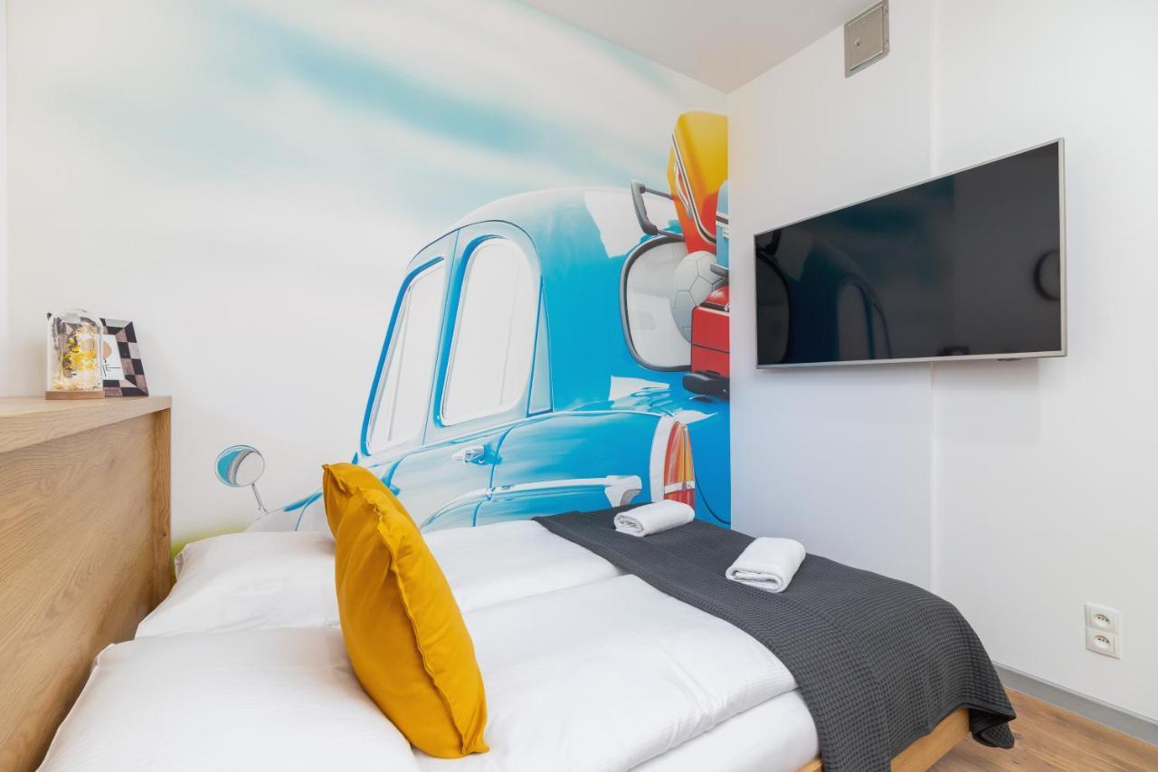 Trendy By Renters Apartment *